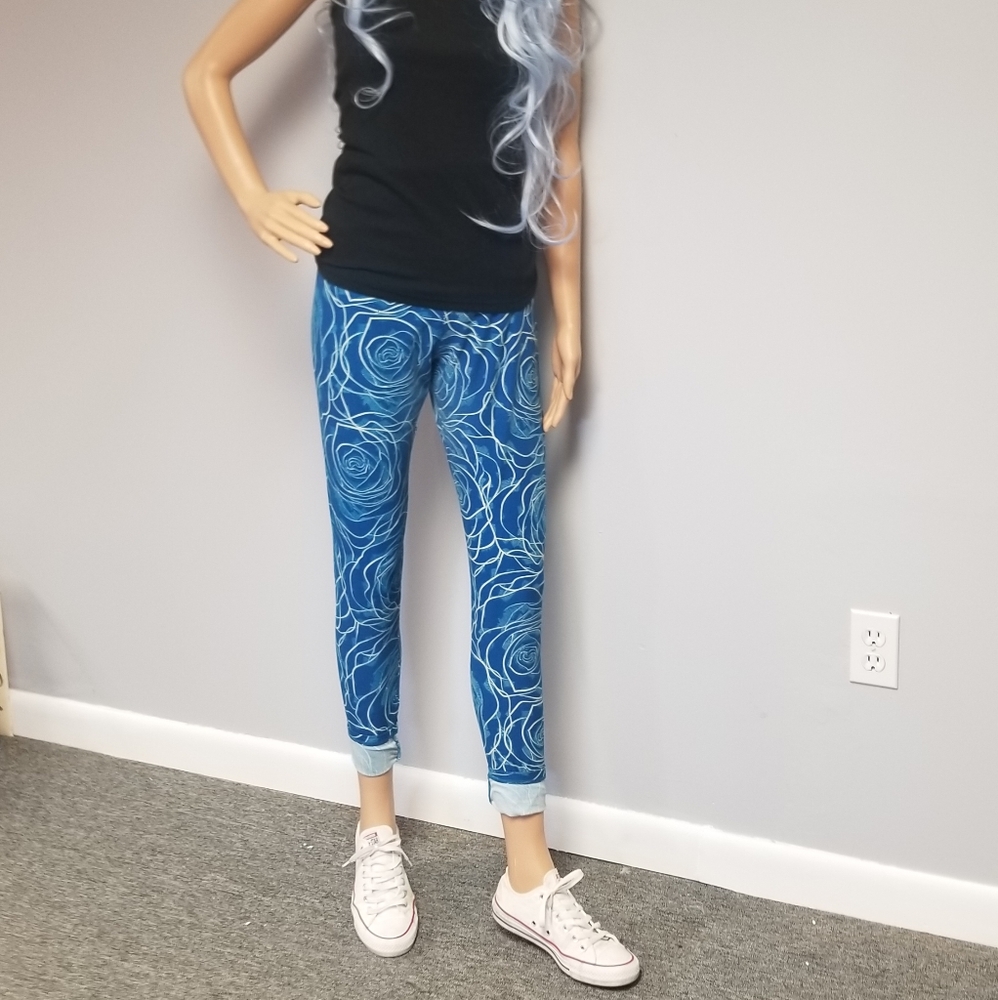 Lularoe vintage scribble Roses sketch leggings